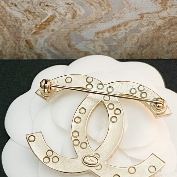 Chanel Large CC Gold Pearl Brooch - Picture 7 of 11